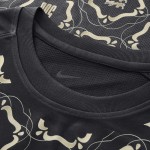 Maglia Pre-Partita 500º Anniversario England Lionesses Donna – Nero Maglia Pre-Partita 500º Anniversario England Lionesses Donna – Nero