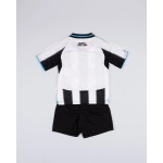 Kit Bambino Newcastle United 2025/26 Home Kit Bambino Newcastle United 2025/26 Home