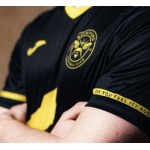 Uomo Brentford 2025/26 Maglia Speciale Hard-Fi CCTV Uomo Brentford 2025/26 Maglia Speciale Hard-Fi CCTV