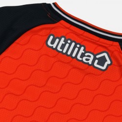 Bambini Luton Town 2025/26 Kit Casa Bambini Luton Town 2025/26 Kit Casa