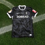 Maglia da trasferta SC Freiburg 2025/26 Coppa DFB Semifinale – Bambino Maglia da trasferta SC Freiburg 2025/26 Coppa DFB Semifinale – Bambino
