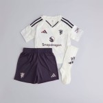 Kit Trasferta Bambino Manchester United 2025/26 Kit Trasferta Bambino Manchester United 2025/26
