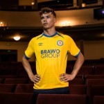 Maglia Home Eintracht Braunschweig 2025/26 Uomo Maglia Home Eintracht Braunschweig 2025/26 Uomo