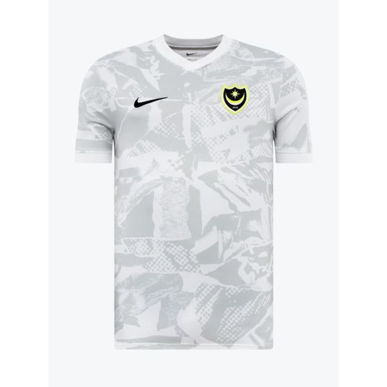 Bambino Portsmouth 2025/26 Terza Maglia Pre Gara Bambino Portsmouth 2025/26 Terza Maglia Pre Gara
